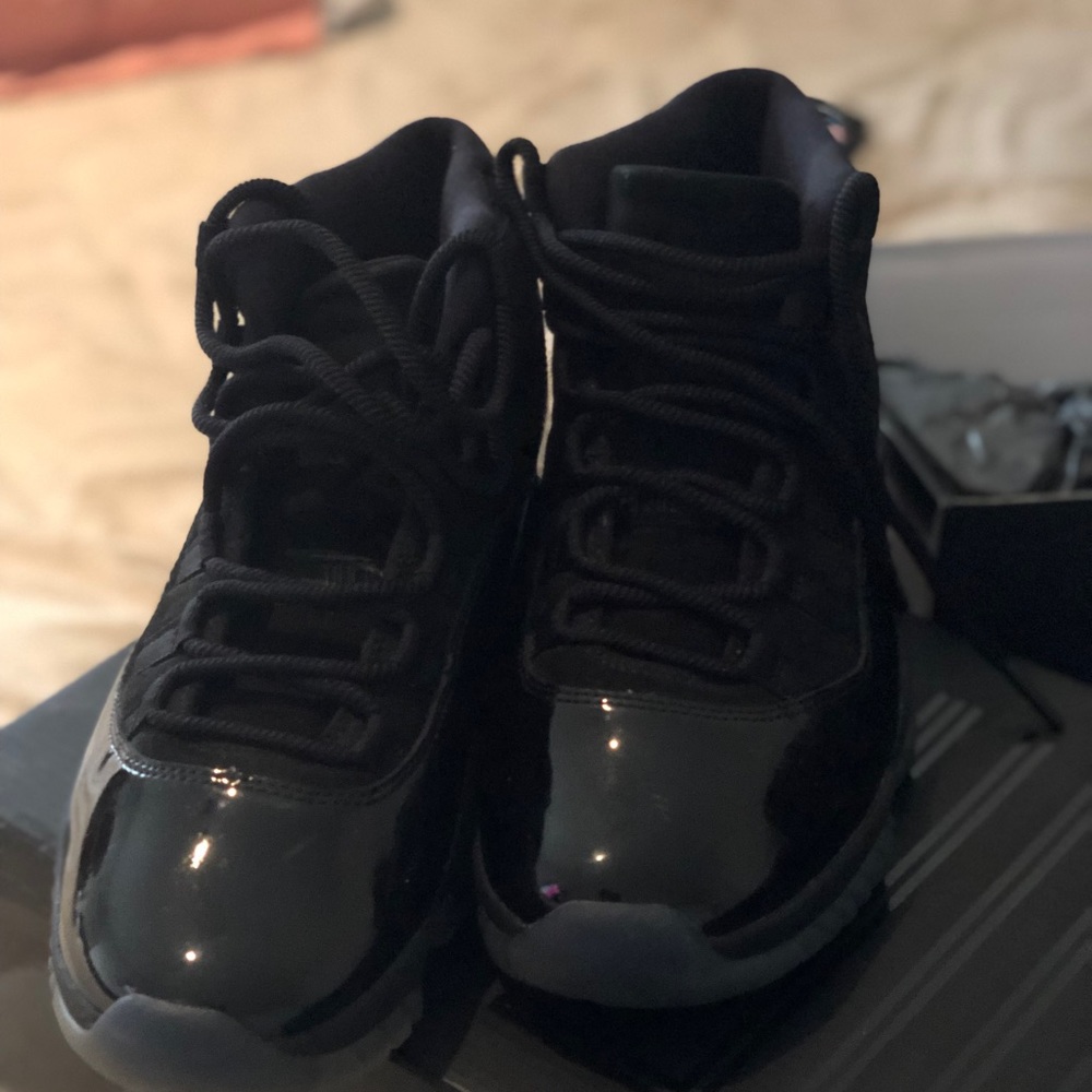 Gym shoes
